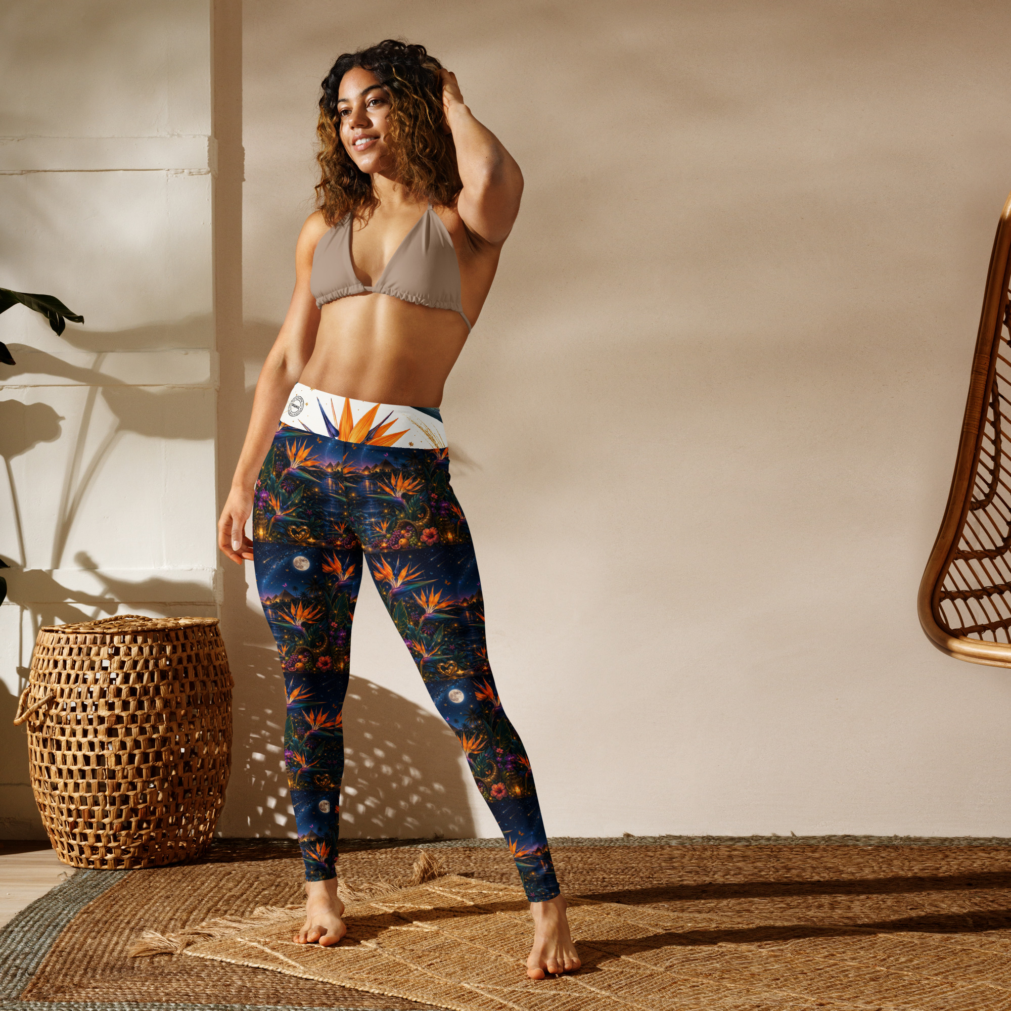 Birds of Paradise, pyramids and shooting stars Yoga Leggings